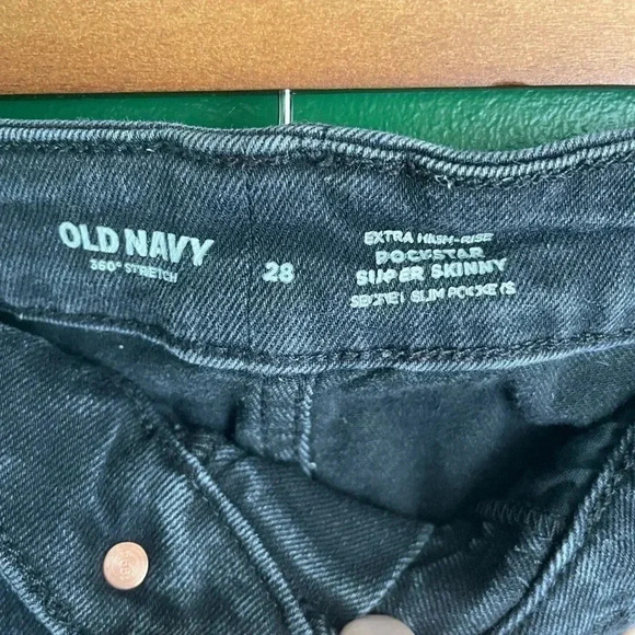 CLEARANCE Old Navy Extra High Rise Rockstar Super Skinny Black Jeans Plus 28 EUC - Picture 5 of 7